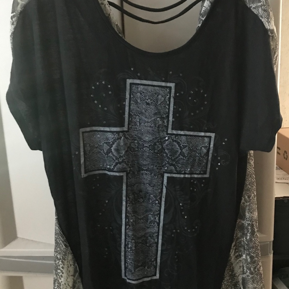 Blouse with Cross back has snake print